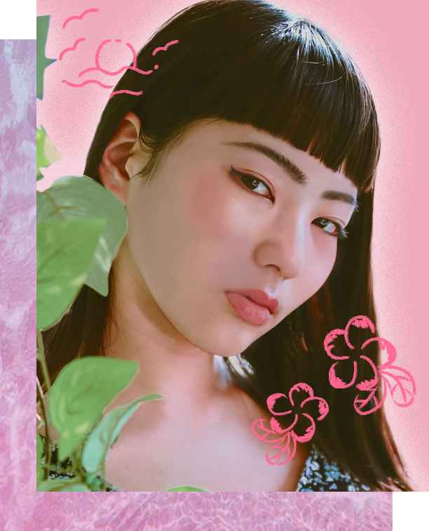 ピンクベージュのリップを付けたモデル